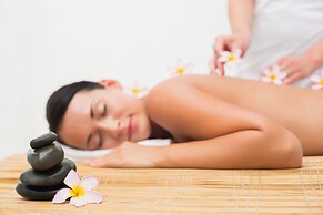 Magnum Hotel & Suites West Bay