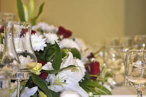 Magnum Hotel & Suites West Bay