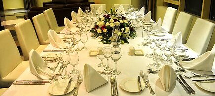 Magnum Hotel & Suites West Bay