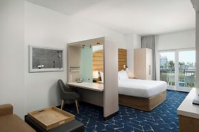 SpringHill Suites by Marriott Oceanside Beach