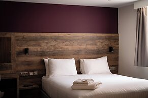 Waterside Hotel & Leisure Club