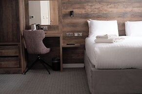 Waterside Hotel & Leisure Club