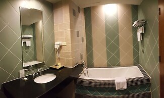 Long Beach Garden Hotel and Pavilions