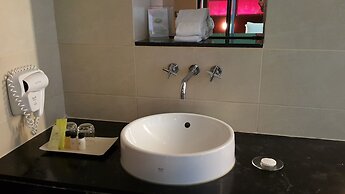 Long Beach Garden Hotel and Pavilions