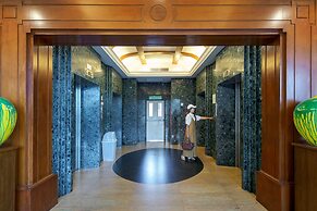 Long Beach Garden Hotel and Pavilions