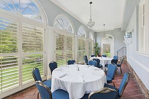 Airlie Hotel