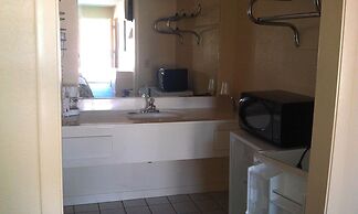 Summer Breeze Motel