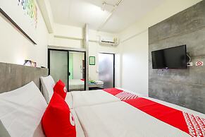 OYO 412 7 Days Hotel