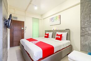 OYO 412 7 Days Hotel