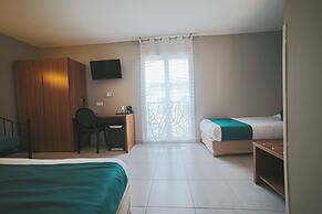 Hôtel Holidays & Work