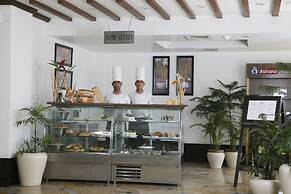 TreeHouse Hotel Club & Spa