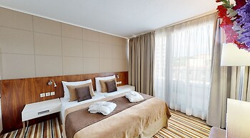 Business Hotel Astrum Laus
