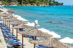 Xenios Dolphin Beach Hotel