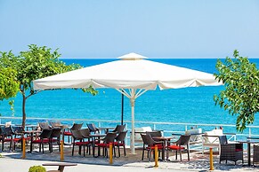 Xenios Dolphin Beach Hotel