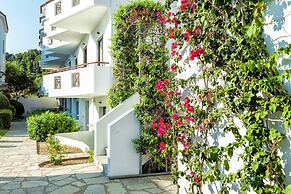 Xenios Dolphin Beach Hotel