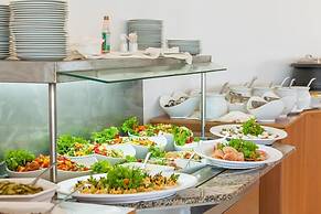 Xenios Dolphin Beach Hotel