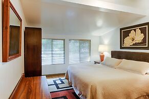 Lava Lodge at Hale Kilauea