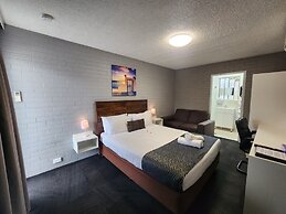 Crest Motor Inn