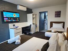 Crest Motor Inn