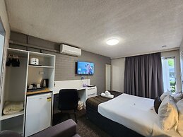 Crest Motor Inn