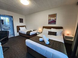 Crest Motor Inn