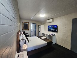 Crest Motor Inn