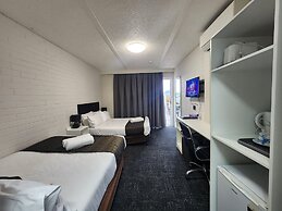 Crest Motor Inn