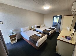 Crest Motor Inn