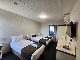 Crest Motor Inn