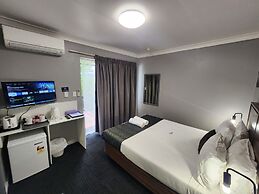 Crest Motor Inn