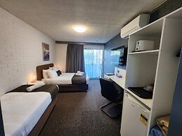 Crest Motor Inn