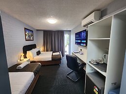 Crest Motor Inn