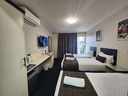Crest Motor Inn