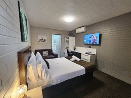 Crest Motor Inn