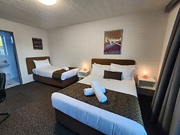Crest Motor Inn