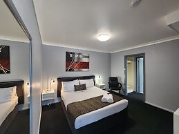 Crest Motor Inn