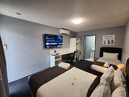 Crest Motor Inn