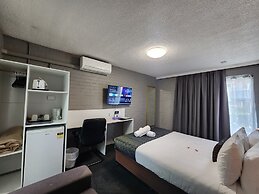 Crest Motor Inn