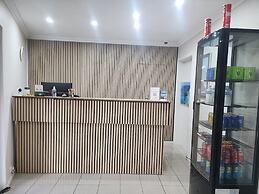 Crest Motor Inn