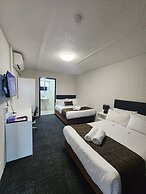 Crest Motor Inn