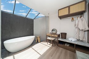 Howard Johnson by Wyndham Phuket Naiyang