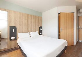 B&B HOTEL Pau Lescar