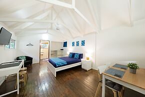 Magnums Airlie Beach