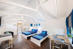 Magnums Airlie Beach