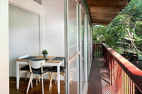 Magnums Airlie Beach