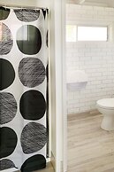 Magnums Airlie Beach