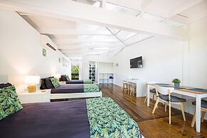 Magnums Airlie Beach