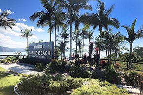 Magnums Airlie Beach