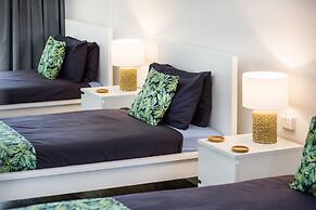 Magnums Airlie Beach