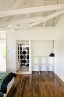 Magnums Airlie Beach